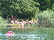 Badende am Baggersee