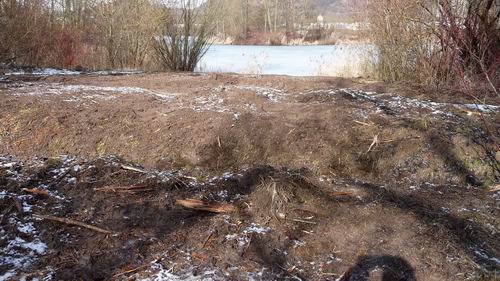 Tiefe Furche am Baggersee