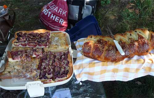 Kuchenbüffet am Baggersee